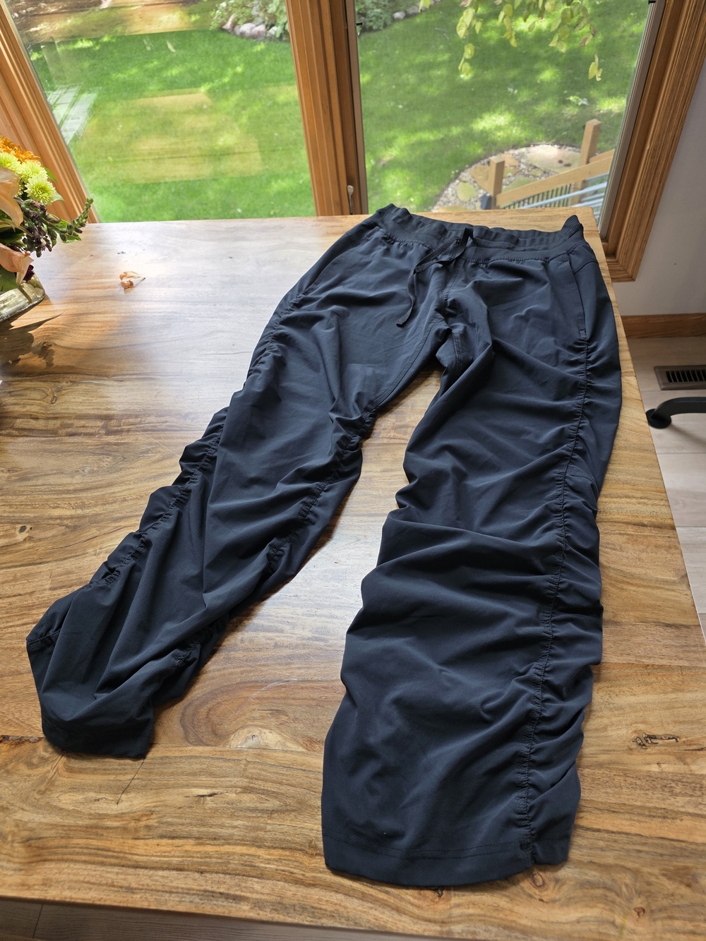 Under Armour Women's Icon Ruched Pants- Size Medium In Black